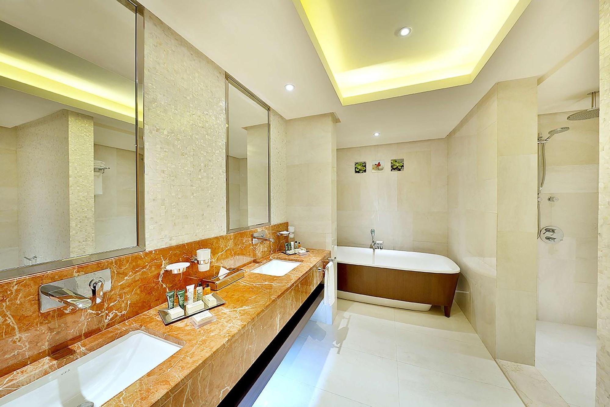 Hilton Garden Inn Tabuk Exterior photo