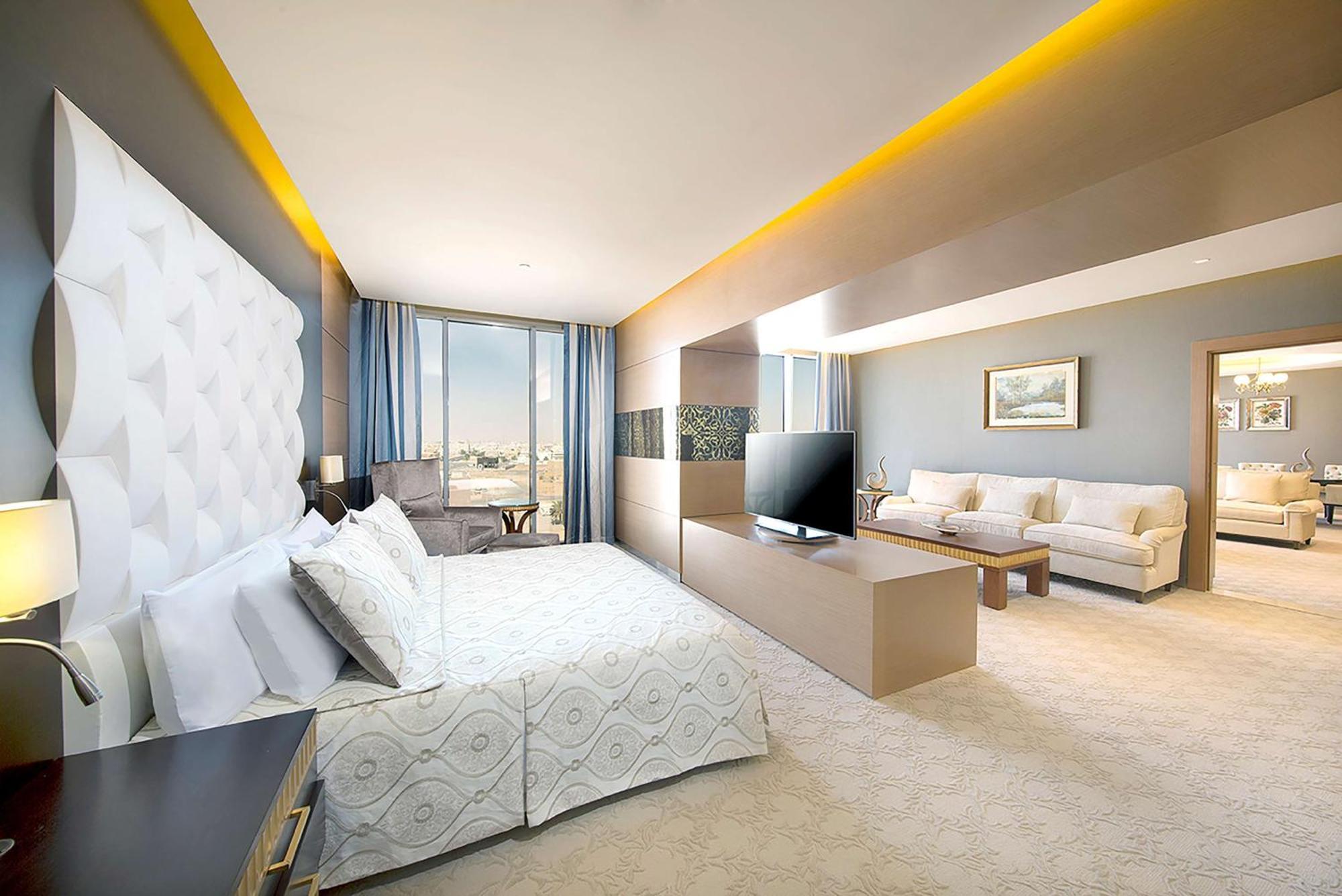 Hilton Garden Inn Tabuk Exterior photo